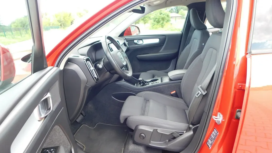VOLVO XC40 -