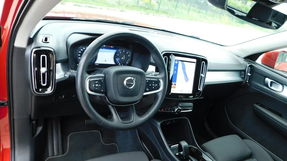 VOLVO XC40 -