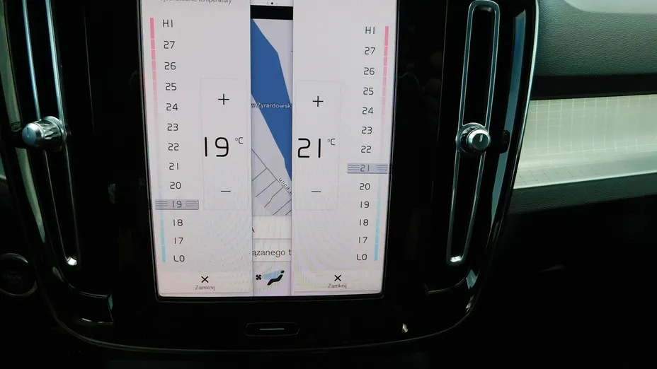 VOLVO XC40 -