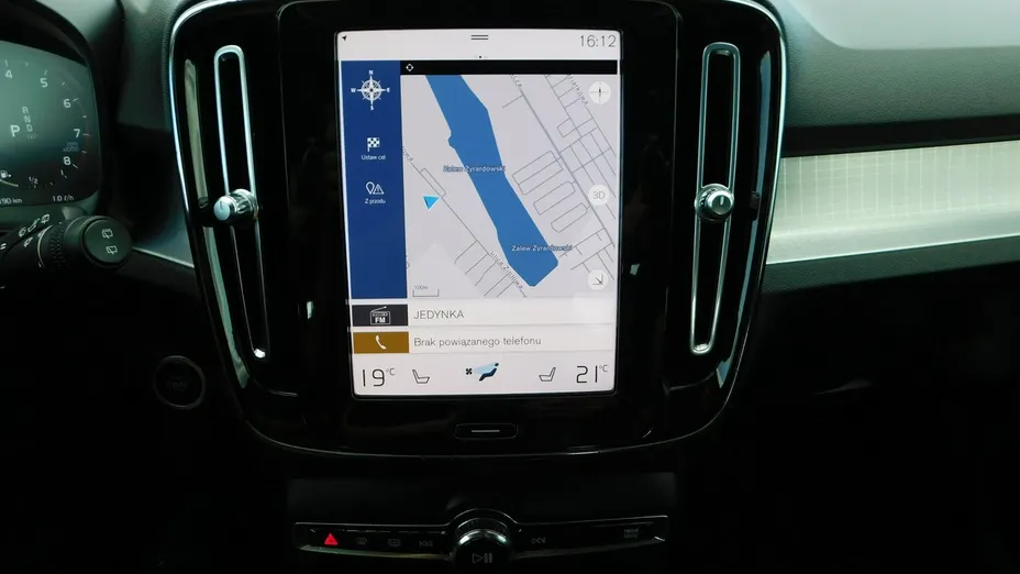 VOLVO XC40 -