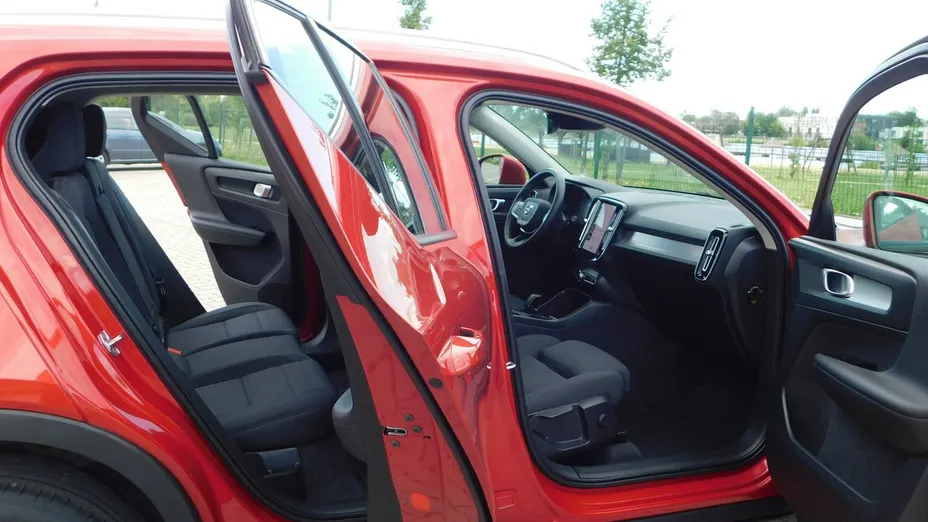 VOLVO XC40 -