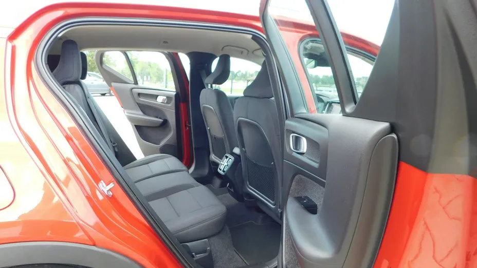 VOLVO XC40 -