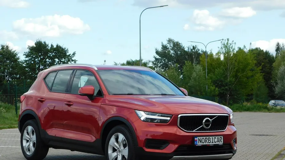 VOLVO XC40 -