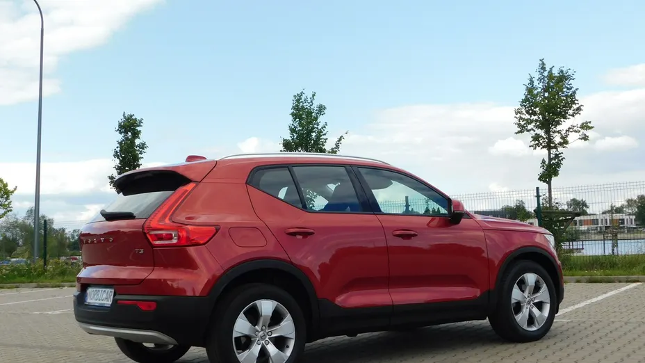 VOLVO XC40 -