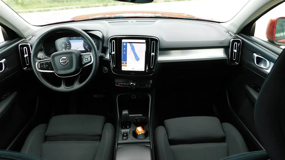 VOLVO XC40 -