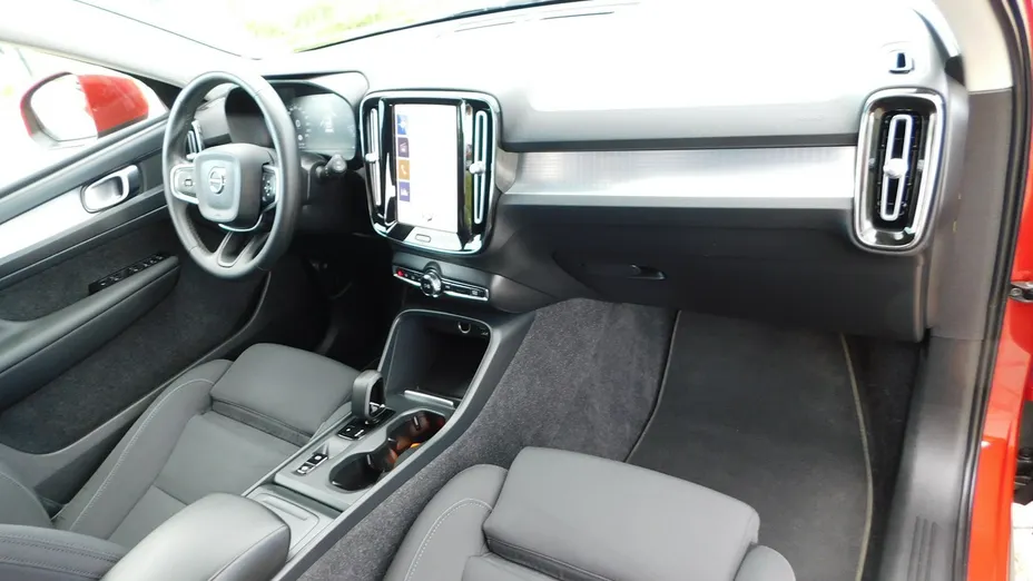 VOLVO XC40 -