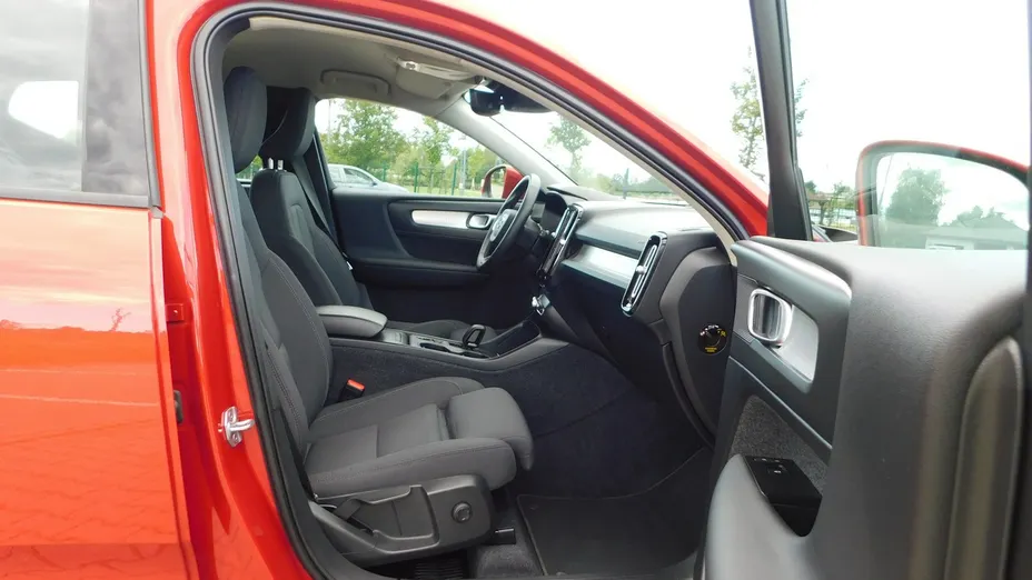 VOLVO XC40 -