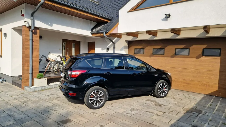 FORD Kuga -