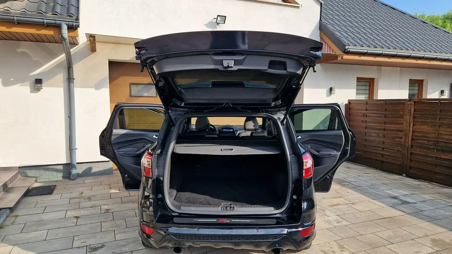 FORD Kuga -