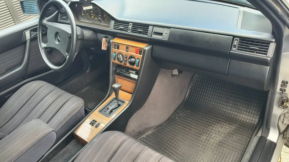 MERCEDES-BENZ 124 -