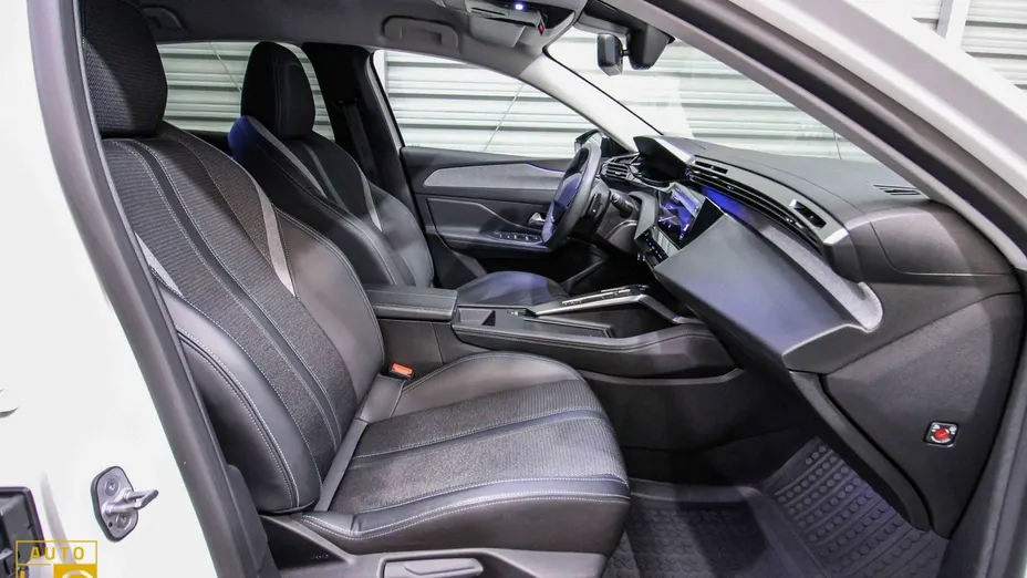PEUGEOT 308 -