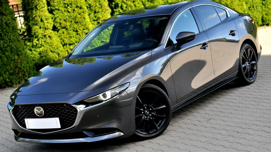 MAZDA 3 -