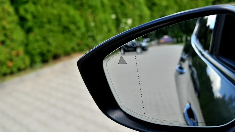 MAZDA 3 -