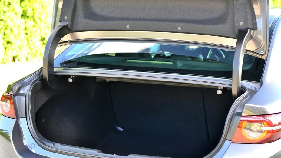 MAZDA 3 -