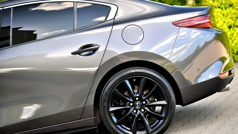 MAZDA 3 -