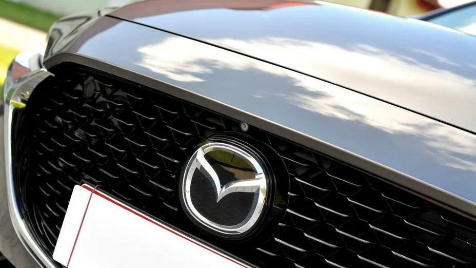 MAZDA 3 -