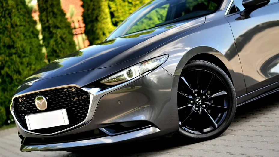 MAZDA 3 -