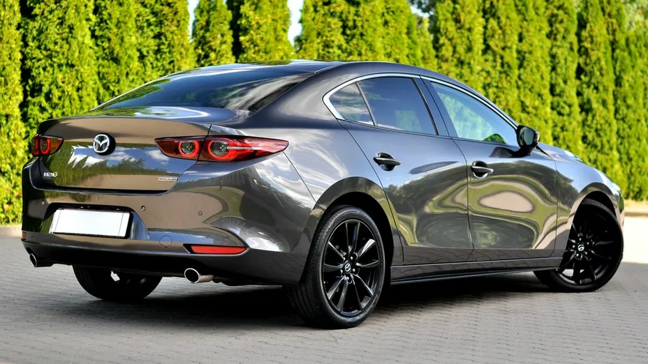 MAZDA 3 -