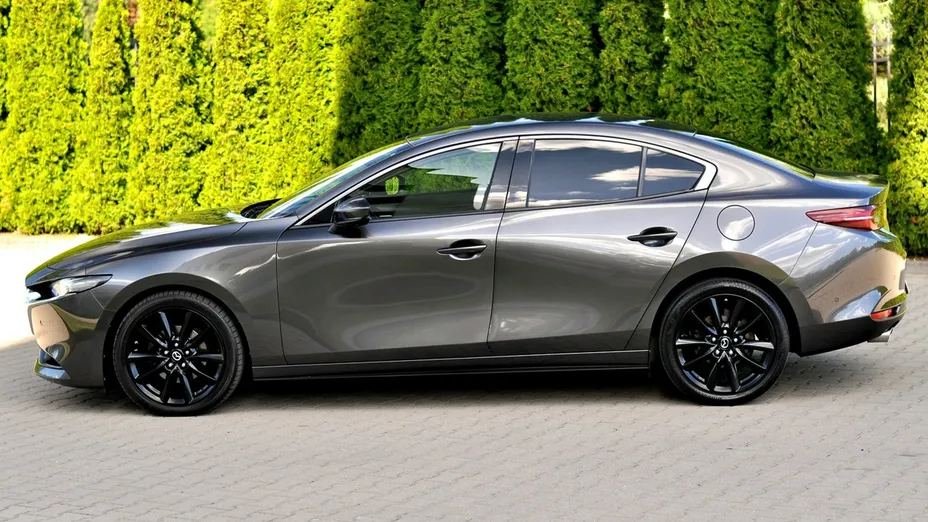 MAZDA 3 -