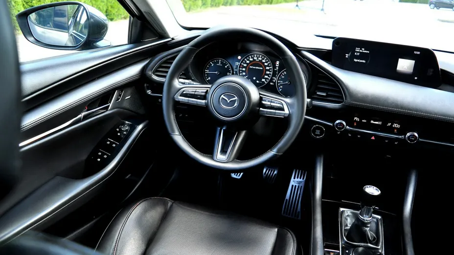 MAZDA 3 -
