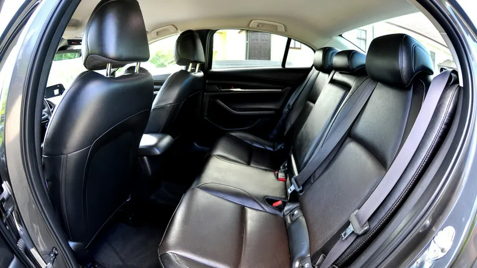 MAZDA 3 -