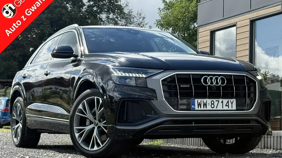 AUDI Q8 -