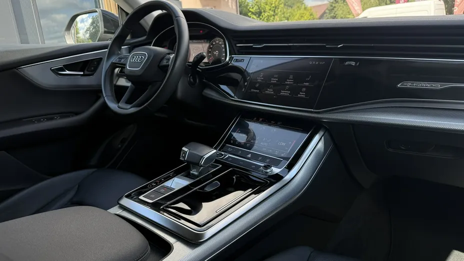 AUDI Q8 -