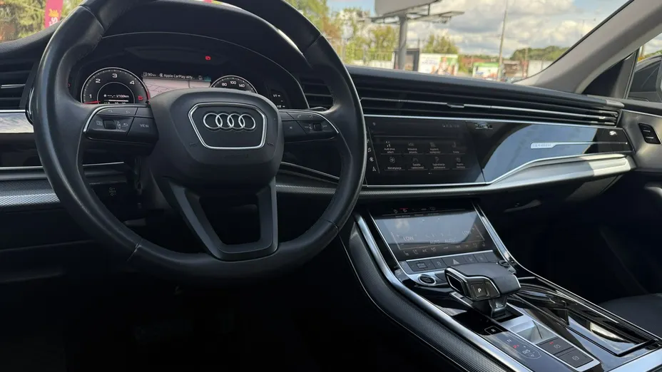 AUDI Q8 -