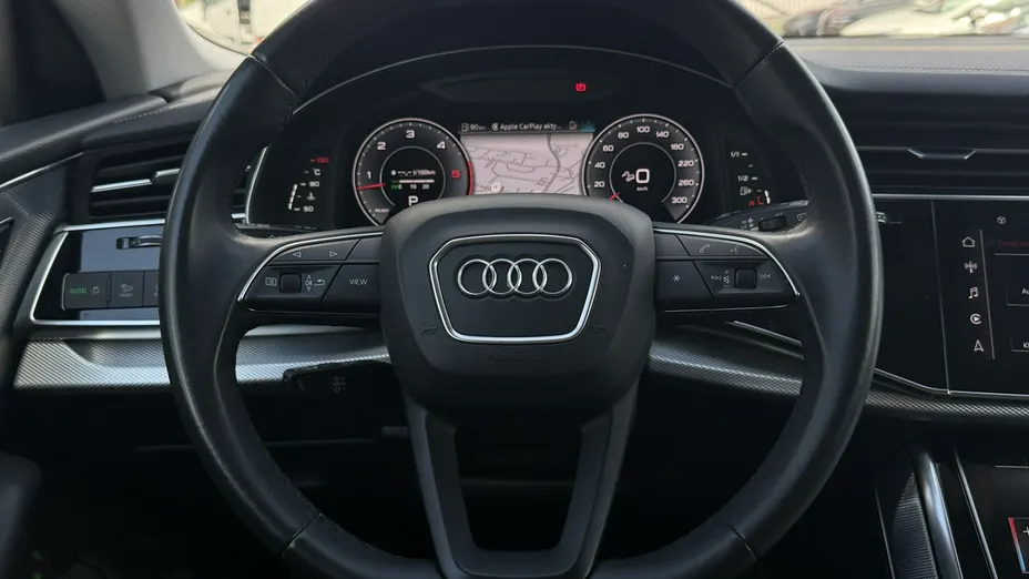 AUDI Q8 -
