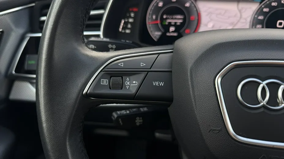 AUDI Q8 -