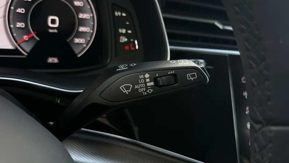 AUDI Q8 -