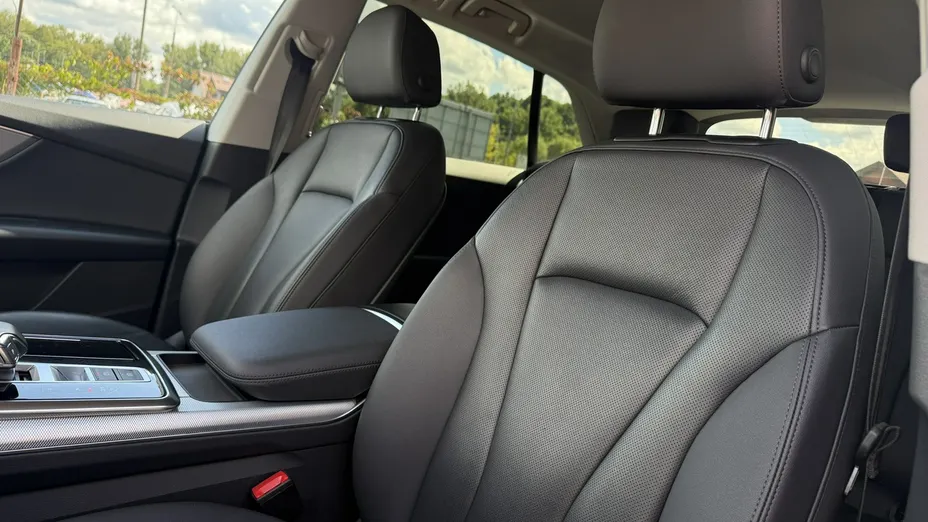 AUDI Q8 -