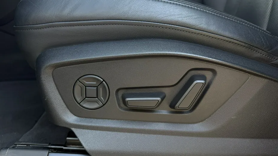 AUDI Q8 -