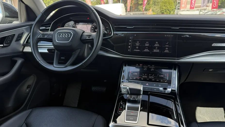 AUDI Q8 -