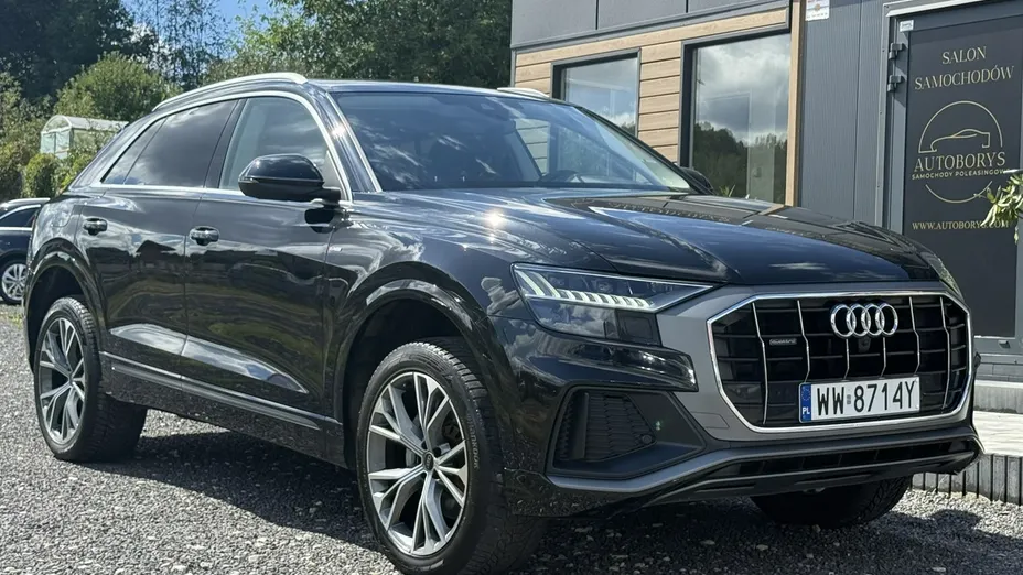 AUDI Q8 -