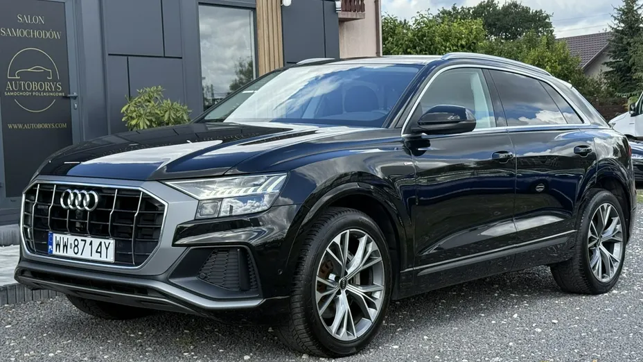 AUDI Q8 -