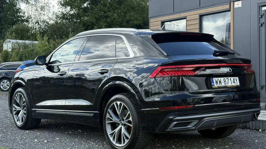 AUDI Q8 -