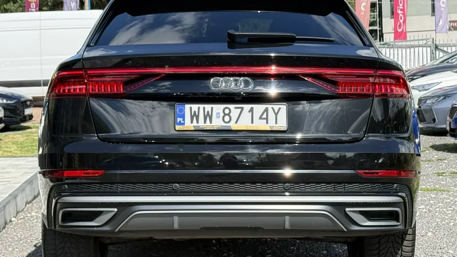 AUDI Q8 -