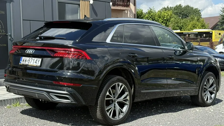 AUDI Q8 -