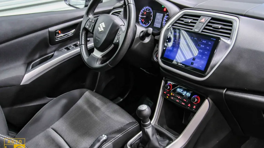 SUZUKI S-Cross -