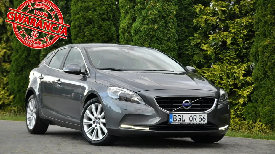 VOLVO V40 -