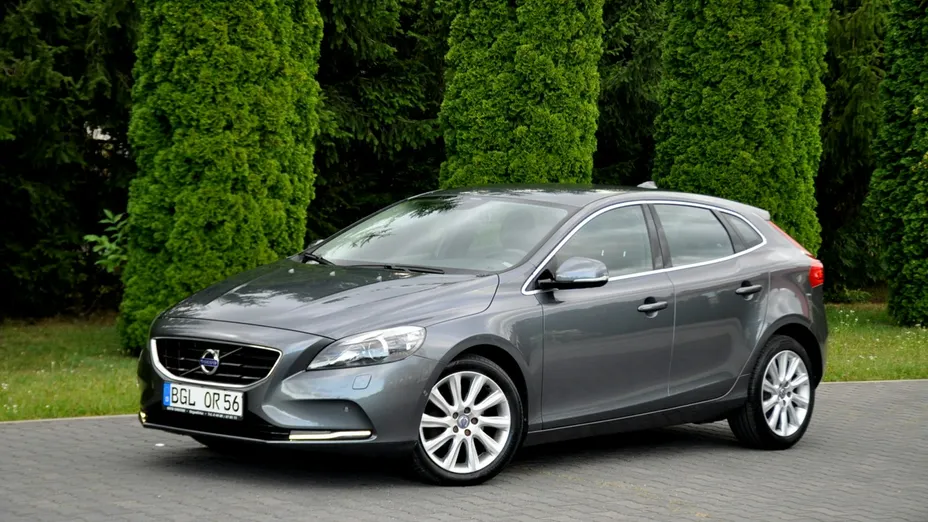 VOLVO V40 -