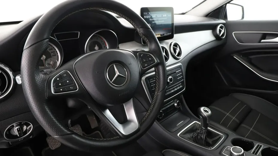 MERCEDES-BENZ GLA -