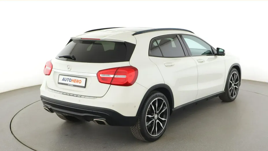 MERCEDES-BENZ GLA -
