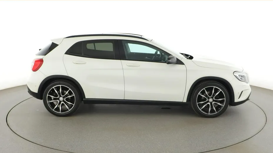 MERCEDES-BENZ GLA -