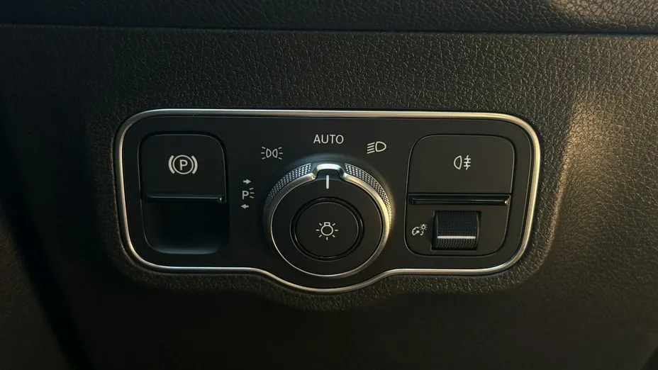 MERCEDES-BENZ GLB -