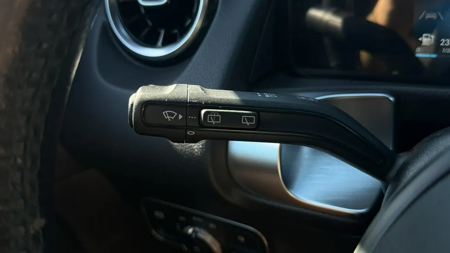 MERCEDES-BENZ GLB -