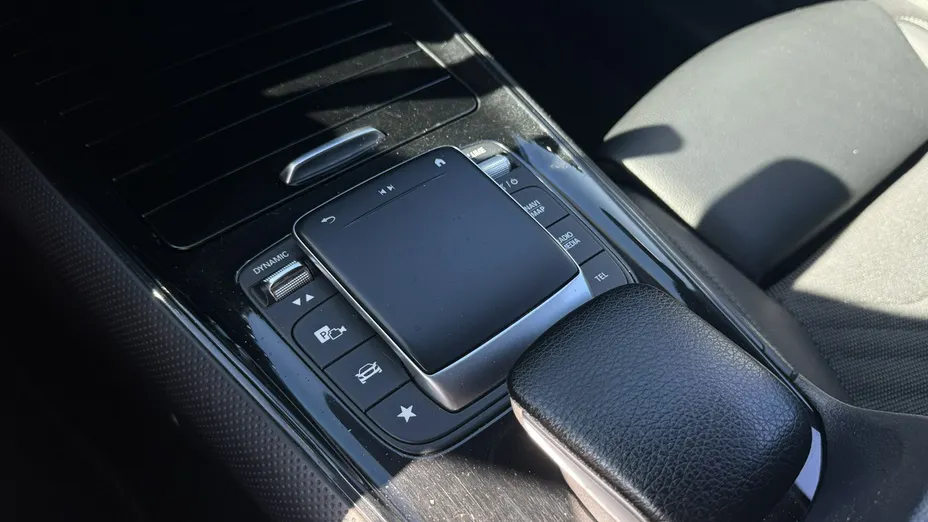MERCEDES-BENZ GLB -