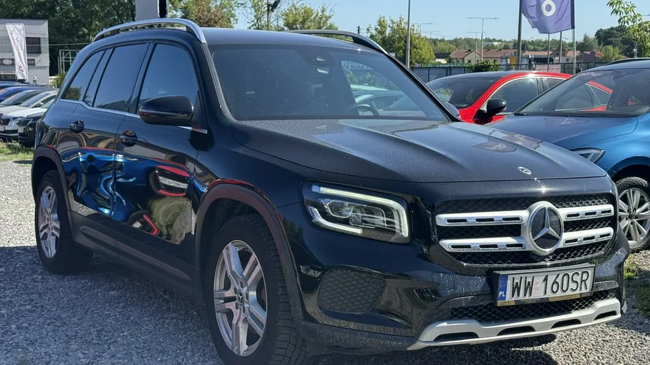 MERCEDES-BENZ GLB -