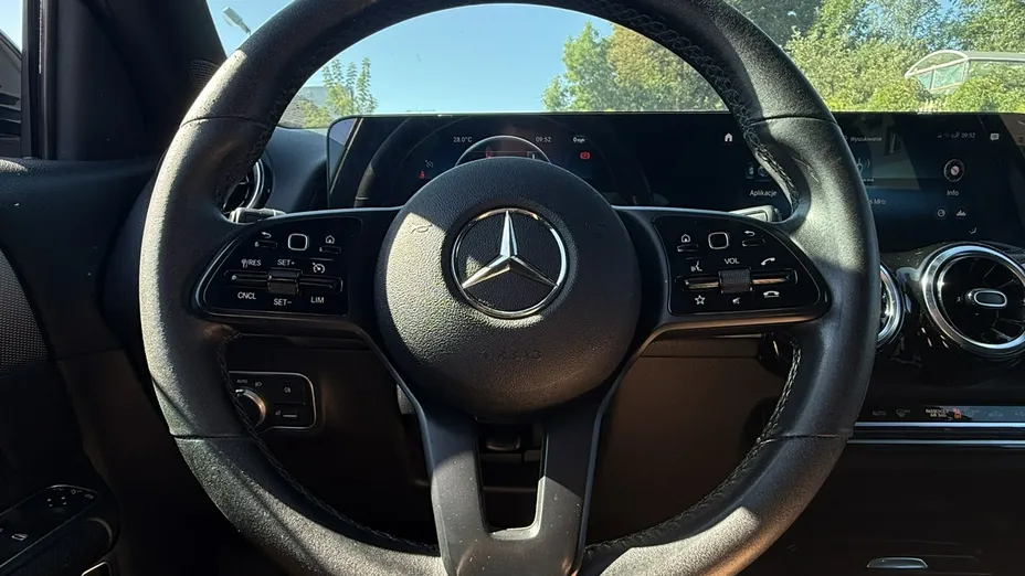 MERCEDES-BENZ GLB -